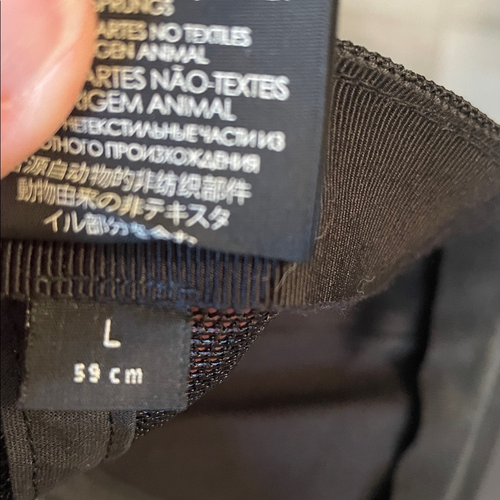 Gucci Black Hat - Picture 5 of 6